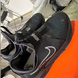 2 pair Nike flex runners 2